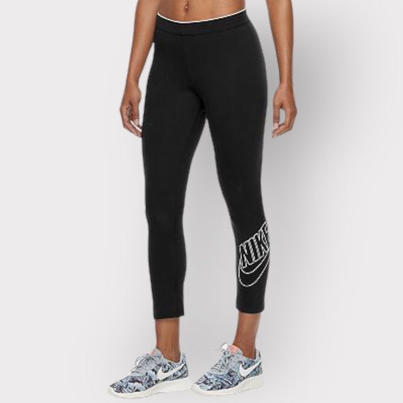Nike Pants - EUC Women's Nike Futura Graphic Midrise 3/4 Leggings!